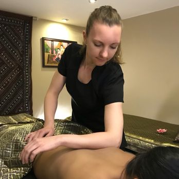 Relaxstation - Therapist Piret does a Deep Tissue Massage - Massage Near Me - Brighton, BNH Relaxstation - Therapist Piret does a Deep Tissue Massage - Massage Near Me - Brighton, BNH