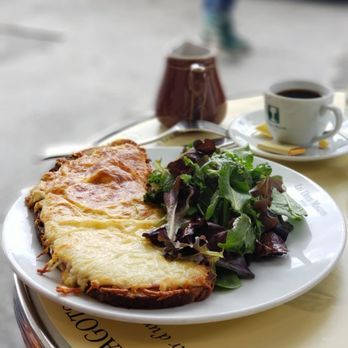 Les Deux Magots - Croque monsieur and a fresh salad. - French Near Me - Paris, 75 Les Deux Magots - Croque monsieur and a fresh salad. - French Near Me - Paris, 75