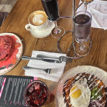 Madres Brunch - Breakfast & Brunch Near Me - Bellflower, California