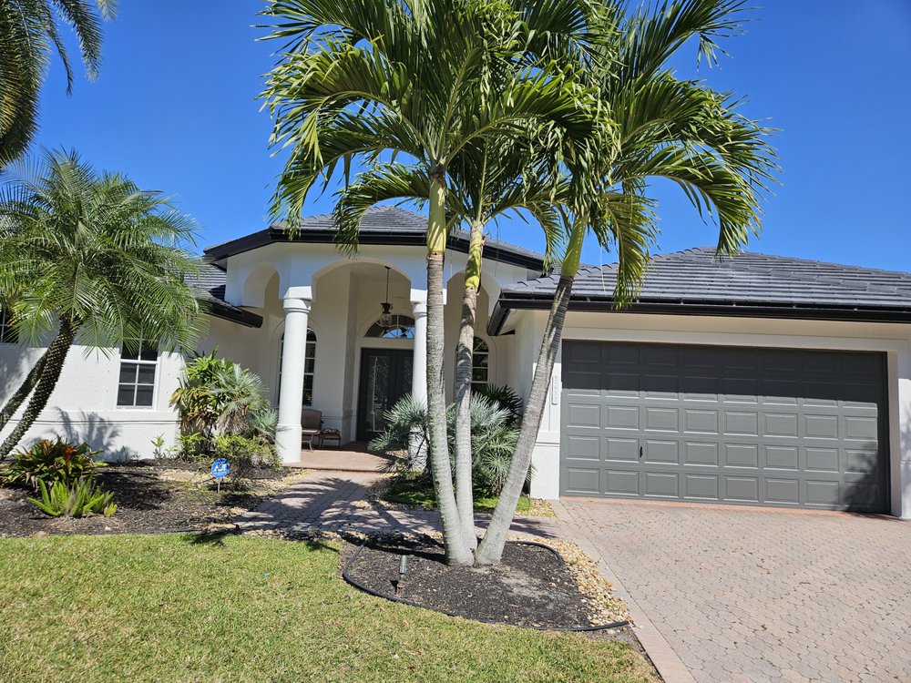 Slide of Expert Roofing Services