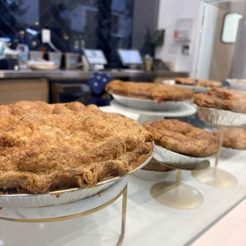 Winston Pies - Display case - Desserts Near Me - Manhattan Beach, California Winston Pies - Display case - Desserts Near Me - Manhattan Beach, California