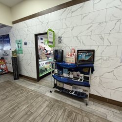 Irving Cellular - Store front from inside the center