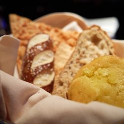 Joe's Seafood Prime Steak & Stone Crab - Comp bread basket