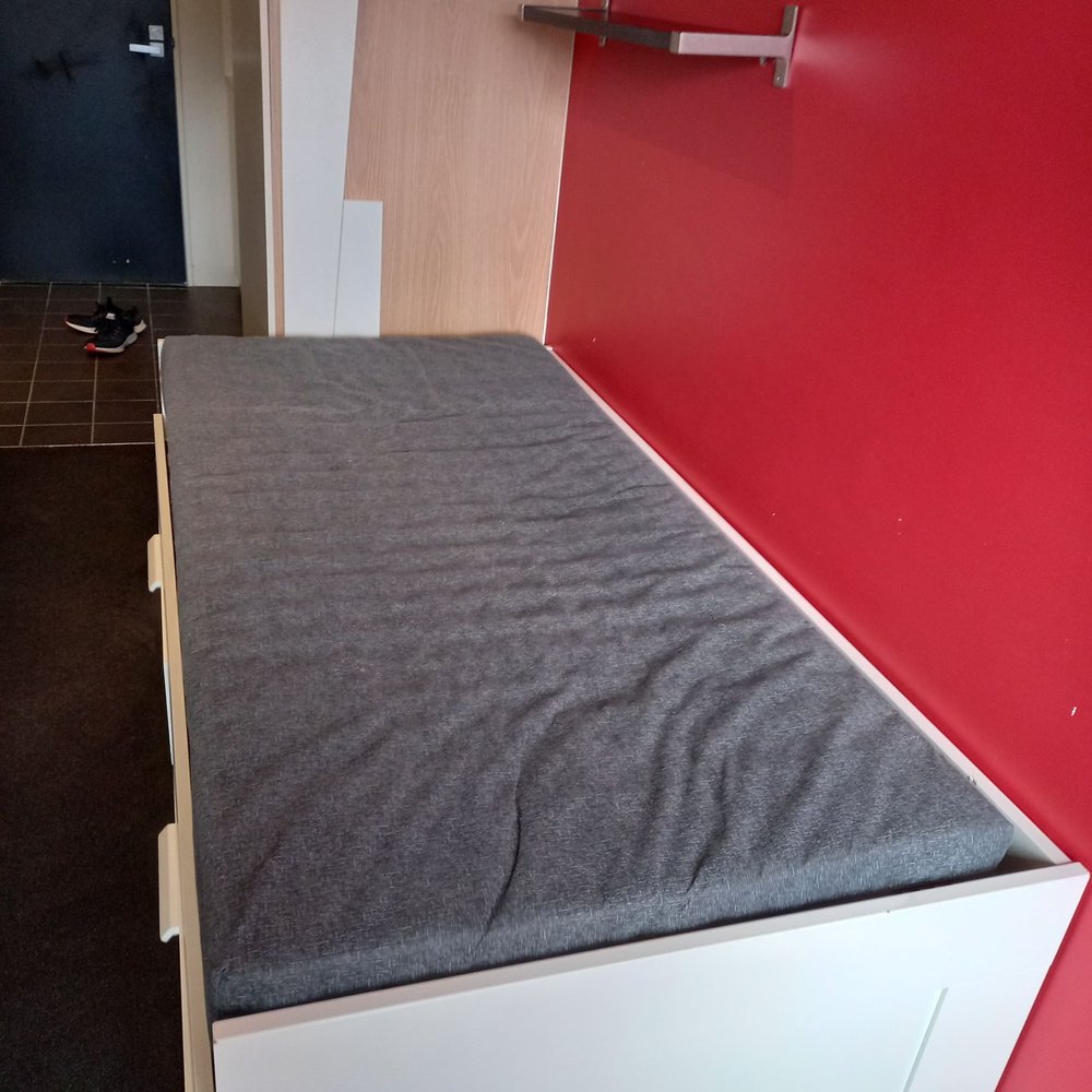 Student Housing Australia - Not even the right bed agreed on, dirty mattress - University Housing Near Me - Melbourne, VIC