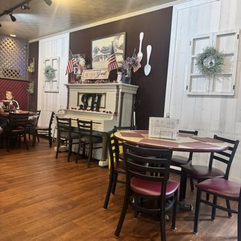 Dontino's Italian Restaurant - Inside - Italian Near Me - Akron, Ohio Dontino's Italian Restaurant - Inside - Italian Near Me - Akron, Ohio
