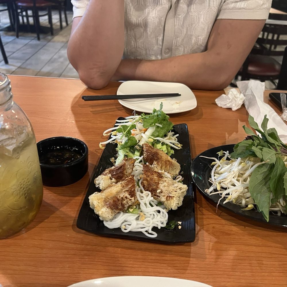 Vinameals - Pork and shrimp egg rolls - Vietnamese Near Me - Littleton, Colorado Vinameals - Pork and shrimp egg rolls - Vietnamese Near Me - Littleton, Colorado