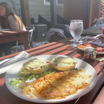 George's Place - Eggs benedict - Breakfast & Brunch Near Me - Cape May, New Jersey George's Place - Eggs benedict - Breakfast & Brunch Near Me - Cape May, New Jersey