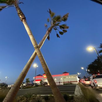 In-N-Out Burger - From LA to SF to Humboldt - Burgers Near Me - Eureka, California In-N-Out Burger - From LA to SF to Humboldt - Burgers Near Me - Eureka, California