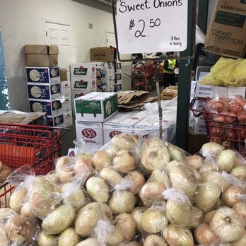 Verchio's Produce Outlet - Sweet Onions prepackaged with 3 to 4 onions per bag - Delis Near Me - Sewell, New Jersey