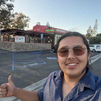 Woody's Diner - Outdoor restaurant - Burgers Near Me - Huntington Beach, California