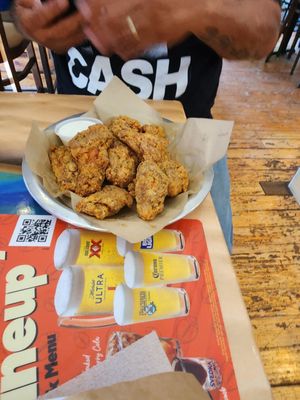 Hooters by null