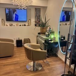 Walker Smith Hair - Salon