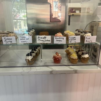 Sistahs' Sweets - Front counter of Sistah Sweets - Desserts Near Me - Baltimore, Maryland