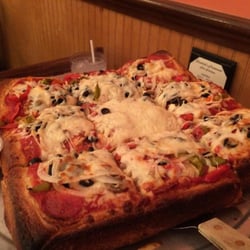 Elizabeth's Pizza & Italian - Dip dish pizza
