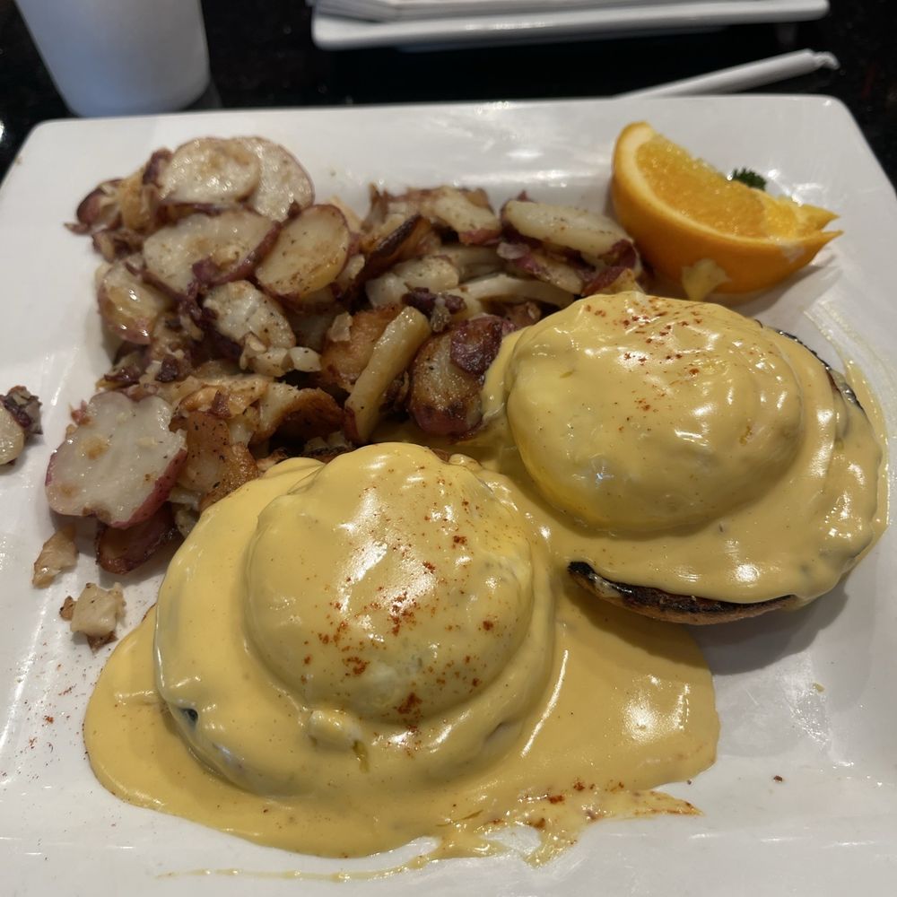 Keke's Breakfast Cafe - Eggs Benedict - Breakfast & Brunch Near Me - Boynton Beach, Florida