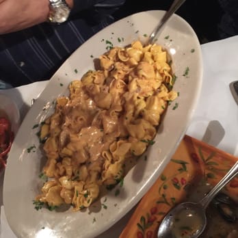 Patrizia's - Williamsburg - Family style - Pizza Near Me - Brooklyn, New York
