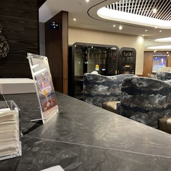 Delta Sky Club - Sitting at bar - Airport Lounges Near Me - Nashville, Tennessee Delta Sky Club - Sitting at bar - Airport Lounges Near Me - Nashville, Tennessee