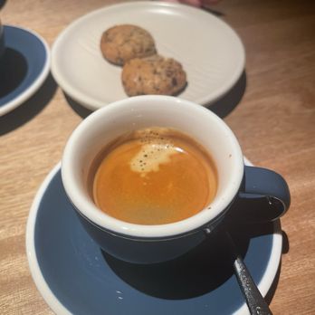 Quintonil - Espresso and cookies, probably not what caused my food poisoning - Mexican Near Me - Ciudad de México, DIF