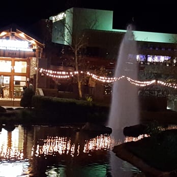 The Lakes - West end - Shopping Centers Near Me - Thousand Oaks, California