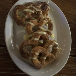 Cinnamon sugar pretzels with Bavarian cream Cinnamon sugar pretzels with Bavarian cream
