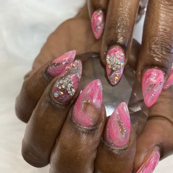 Hollywood Nails - Nail Salons Near Me - Chicago, Illinois