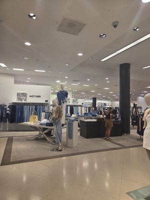 Bloomingdale's by null