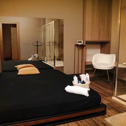 Sala de masajes y duchas eroticas