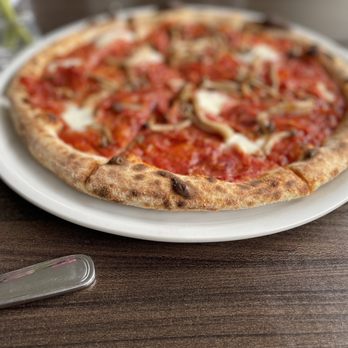 Cinque Terre West - a pizza on a plate - Italian Near Me - Los Angeles, California Cinque Terre West - a pizza on a plate - Italian Near Me - Los Angeles, California