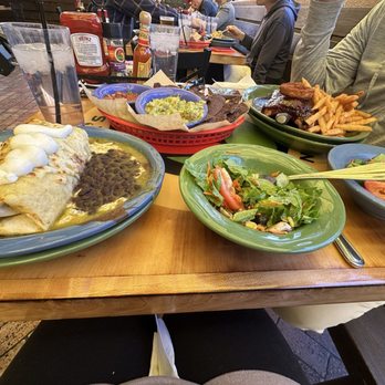 Oscar's Cafe - Chili Verde burrito, black beans, and rice. - Mexican Near Me - Springdale, Utah Oscar's Cafe - Chili Verde burrito, black beans, and rice. - Mexican Near Me - Springdale, Utah