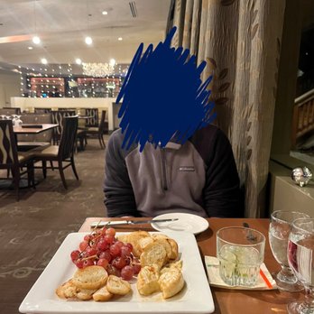 Altitude Restaurant - Baked brie, and the empty restaurant - New American Near Me - Welches, Oregon