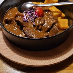 Restaurant Schwarzberg - Hirschgulasch mit Kürbis Nudeln