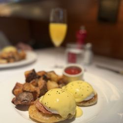 BrickTop's - Classic eggs Benedict with roasted potatoes