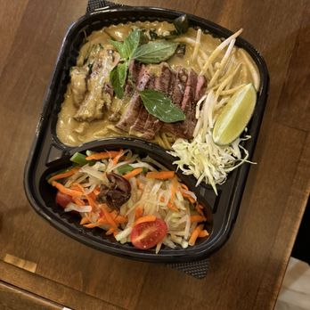 CoCoCurry  - Beef Steak with Papaya Salad - Thai Near Me - San Diego, California
