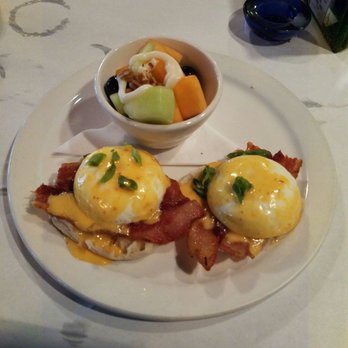 Candlelight - Eggs benedict with bacon - Coffee & Tea Near Me - San Antonio, Texas