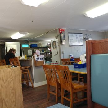 Eagles Nest Restaurant - Perfect hole in the wall great service food is amazing - Seafood Near Me - Brewer, Maine