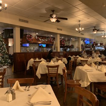 Tuscany - Taylor - the dining room of a restaurant - Italian Near Me - Chicago, Illinois