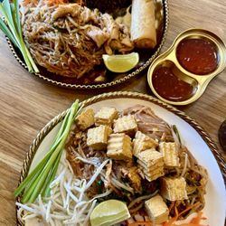 Thongg Ake - June 2026 | Inside! | Tofu Pad Thai for me! |