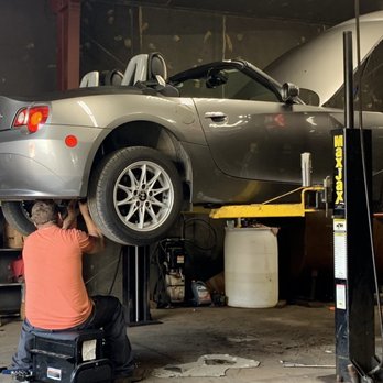 Duncan's Auto Service - Michael changing the rear end oil - Auto Repair Near Me - Ellwood City, Pennsylvania