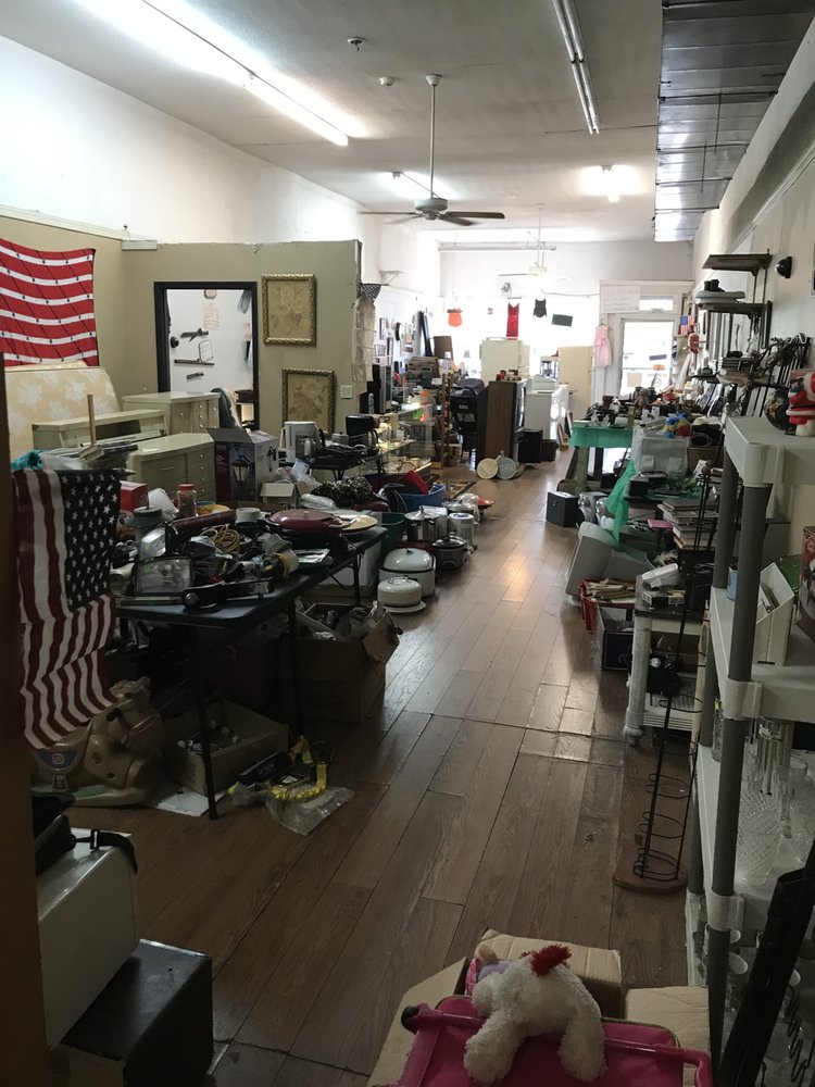 THE BARGAIN VAULT 114 S Main Ave, Dyersburg, Tennessee Thrift