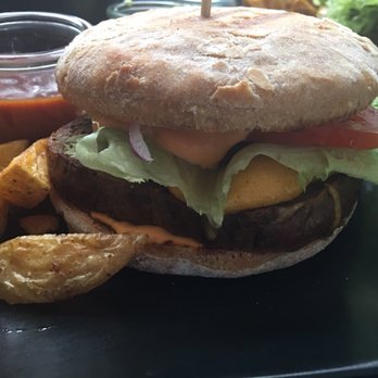 Burgernah - Der kleine Star, der Burgermeister - Cocktail Bars Near Me - Hanover, NI