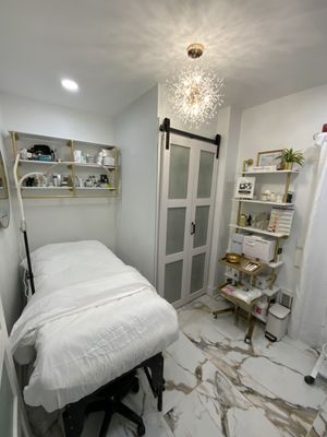 Creative Home Repairs & Renovations Logo