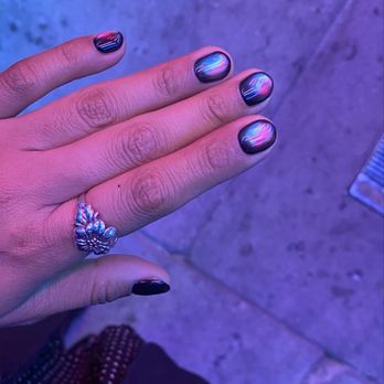 Dara Studio Nail Art - silver cate eye - Nail Salons Near Me - Hermosa Beach, California