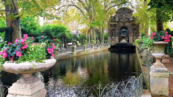 Simply France Tours - Bike tours in Paris by null