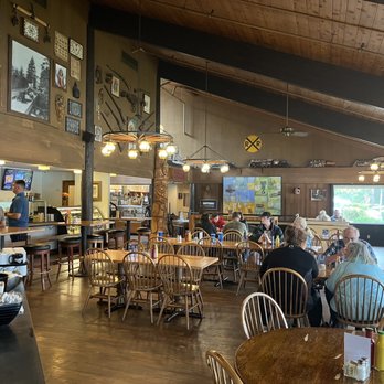 Bridgeside - Inside seating - American Near Me - Cascade Locks, Oregon