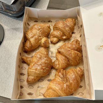 Cheddar's Scratch Kitchen - Honey Butter Croissants - Comfort Food Near Me - Sanford, Florida Cheddar's Scratch Kitchen - Honey Butter Croissants - Comfort Food Near Me - Sanford, Florida