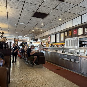 Langer's Delicatessen - Ambiance - Delis Near Me - Los Angeles, California