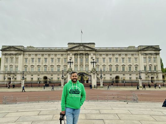 Buckingham Palace by null