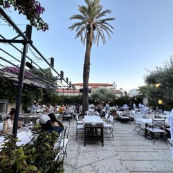 Fava Alacati - Restaurant garden