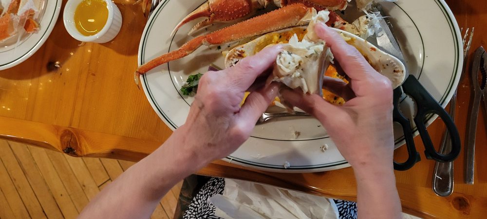 Lonesome Pine Restaurant and Bar Logo