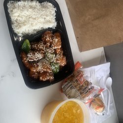 SOYSAUCE Glatt Kosher Chinese - Sesame Chicken w/ White Rice, Egg Drop Soup, comes w/ a drink + more (one of the lunch specials)